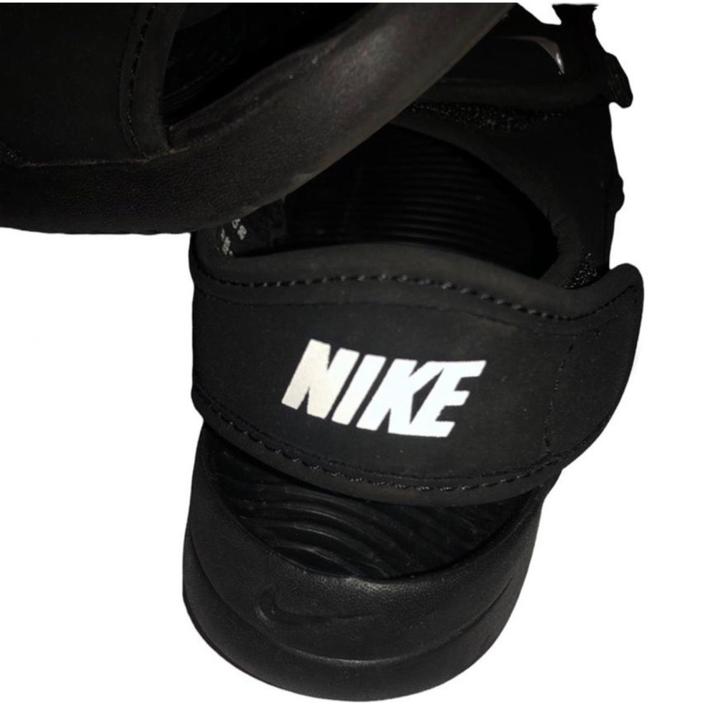 KIDS Black Velcro Nike Sandles🌟
